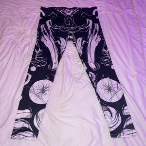 Black and white abstract leggings